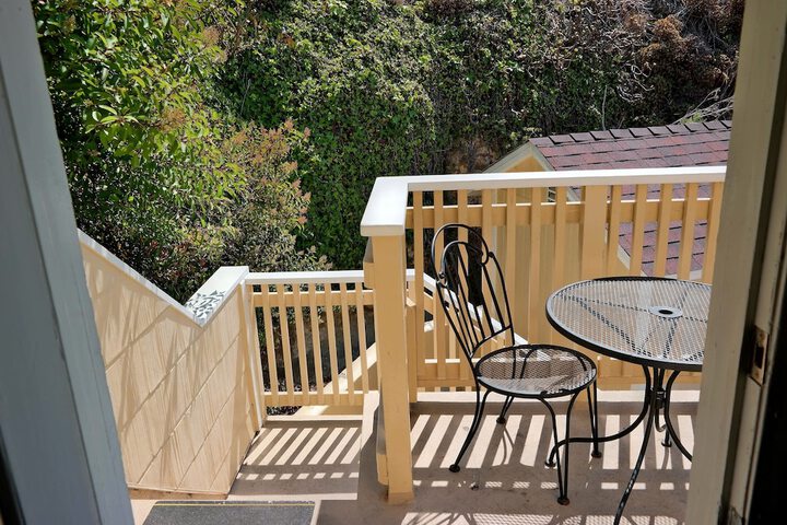 Malibu Country Inn