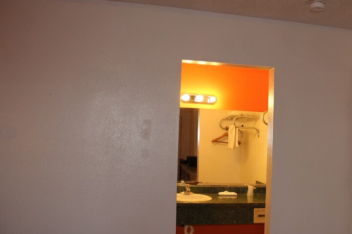 Room 32 of 44