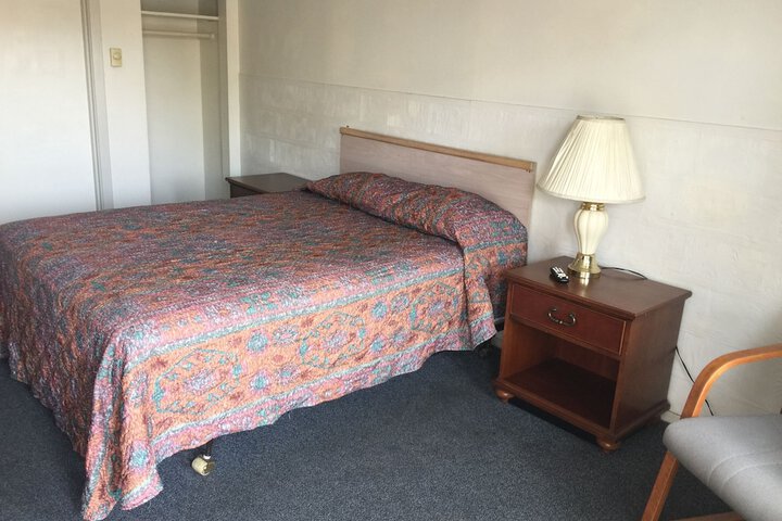 Room 5 of 16