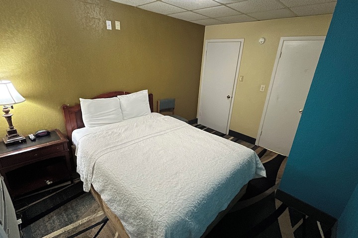 Room 12 of 20