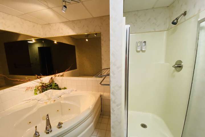 Fleetwood Inn & Suites