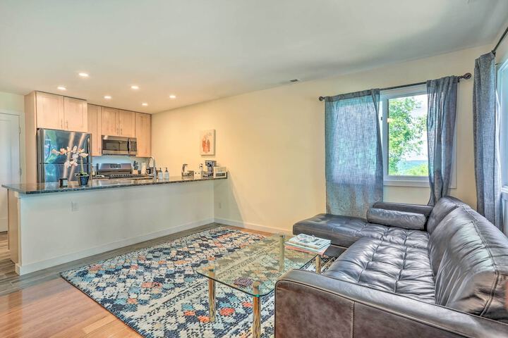 Sun-lit Vernon Condo 2 Mi to Ski Resort!