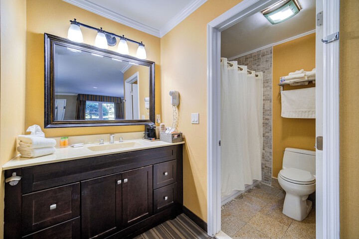 Room 9 of 18