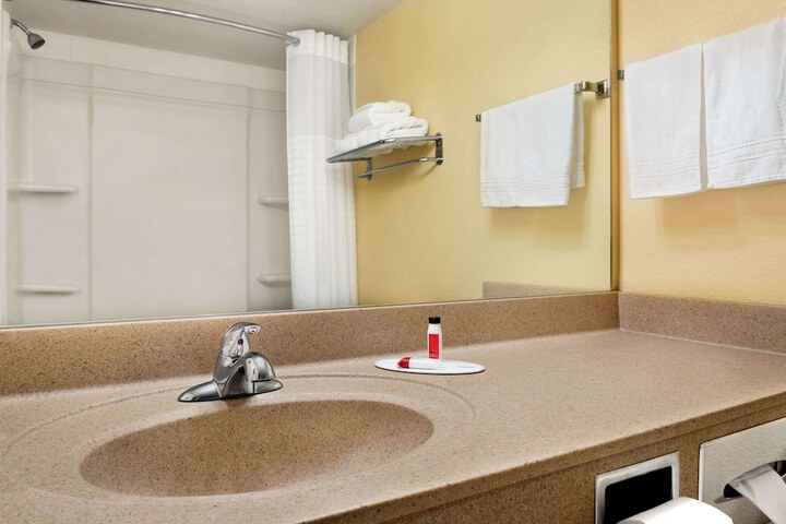 Room 8 of 27