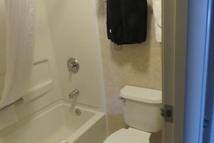 Room 33 of 65