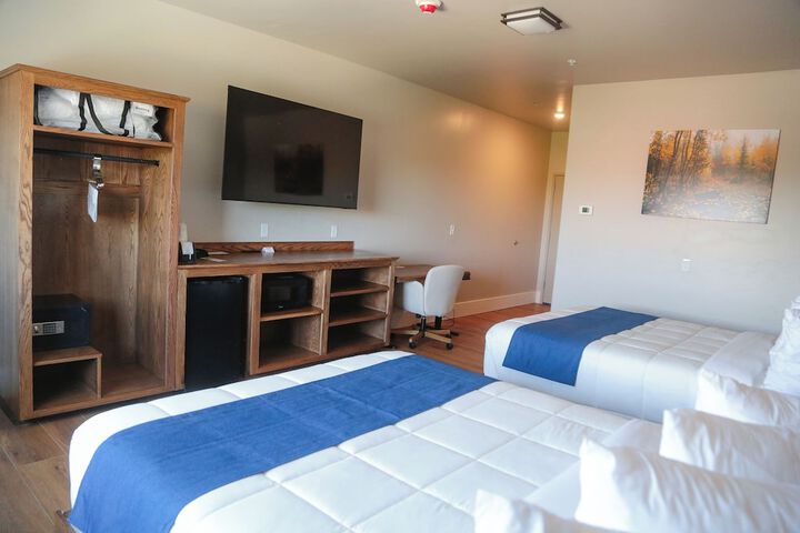 Splash Canyon Hotel