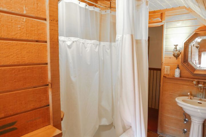 Gold Mountain Manor Bed and Breakfast