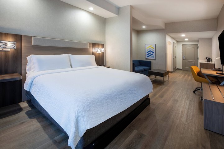 Holiday Inn Express & Suites Lathrop by IHG