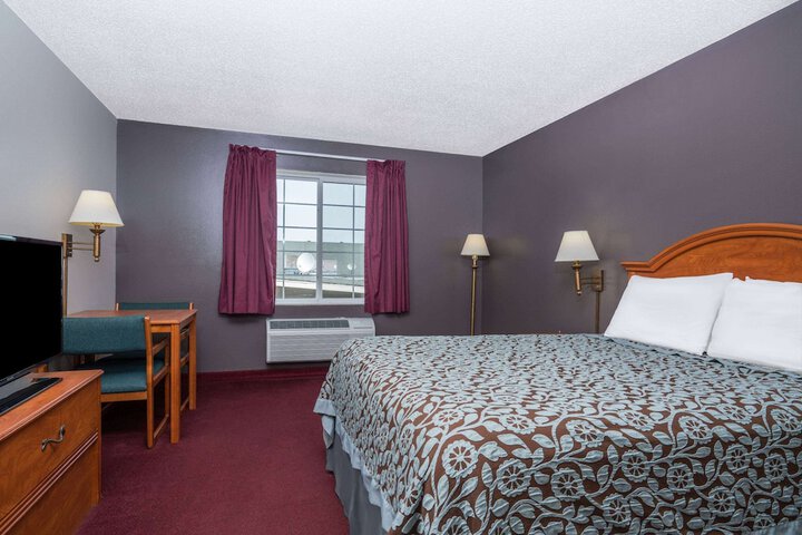 Room 7 of 24