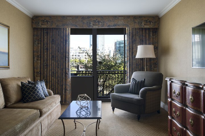 Room 27 of 53