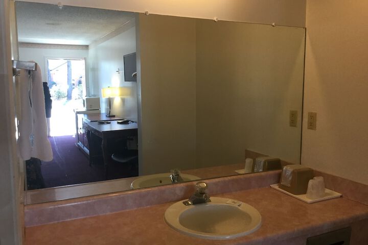 Room 10 of 20