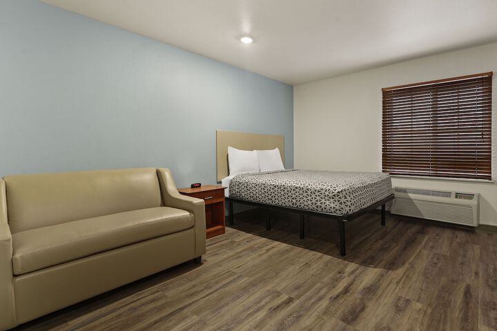 Room 25 of 28