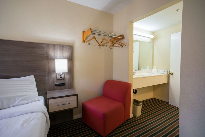 Room 18 of 31