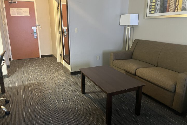 Room 7 of 25