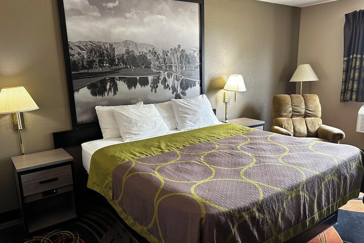 Super 8 by Wyndham Knoxville
