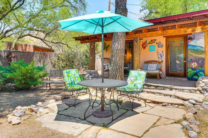 Vibrant Casa Paloma w / Patio - Near Vineyards!