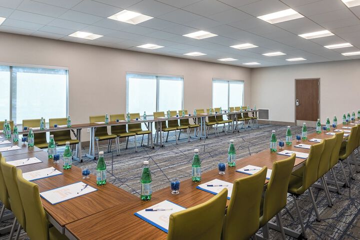 Holiday Inn Express & Suites Greenwood Mall by IHG