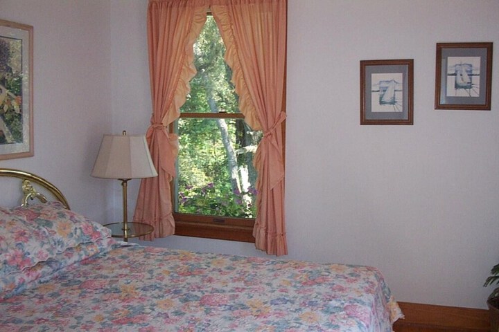 Room 12 of 25