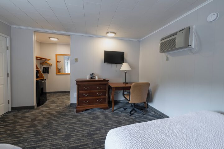 Scottys Lakeside Resort