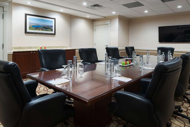 DoubleTree Suites by Hilton Hotel Cincinnati - Blue Ash