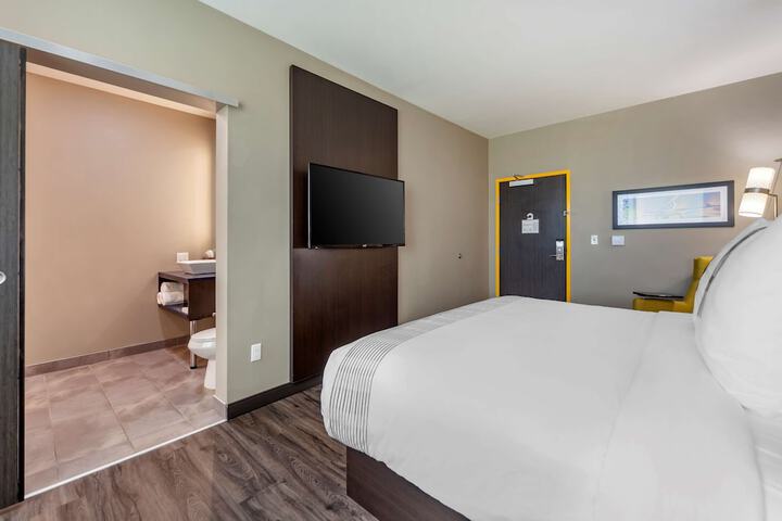 Room 17 of 27