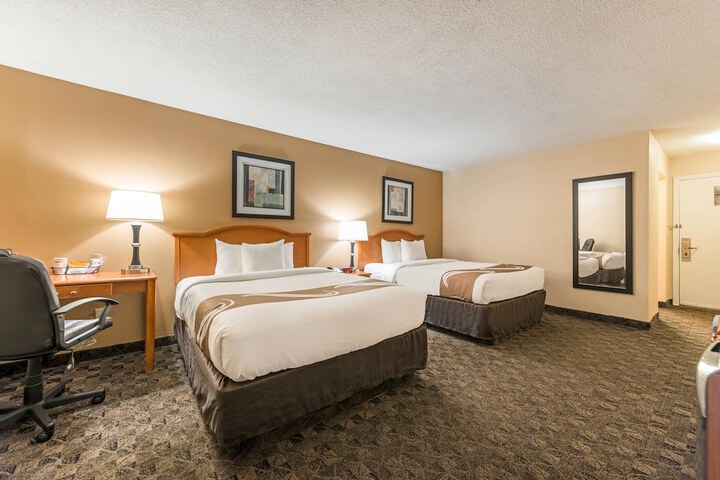 Quality Inn & Suites Portage Central