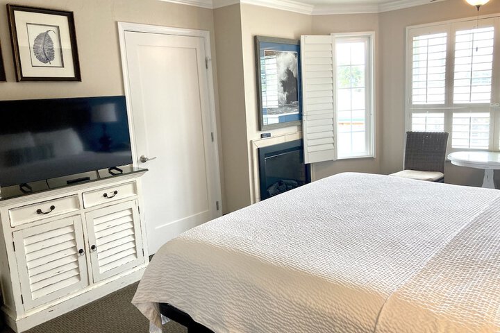 Sand Pebbles Inn