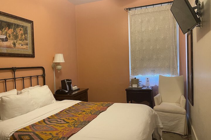 Room 52 of 65