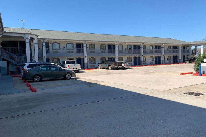Sunrise Inn & Suites