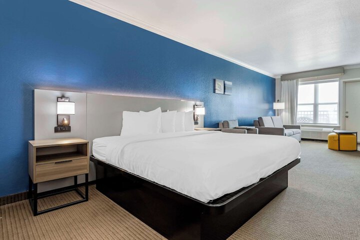 Room 28 of 39