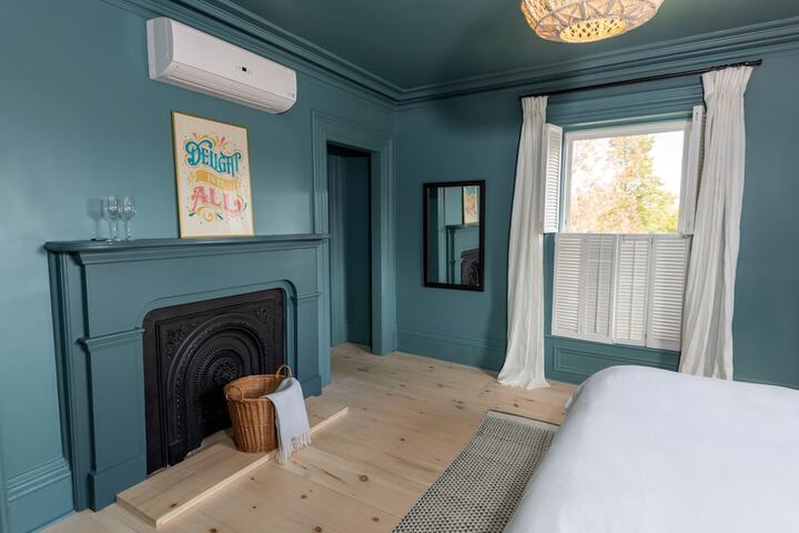 Room 32 of 60