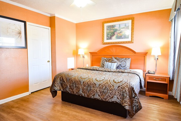Room 8 of 30