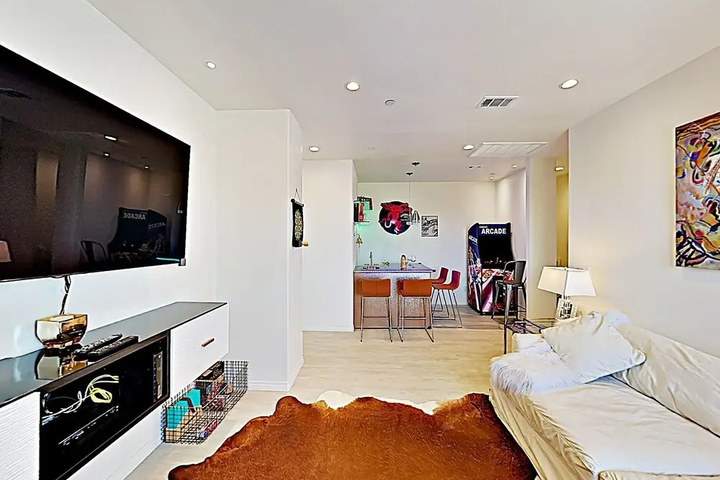 Stunning Beach W / Pool Views, Bar & Arcade 3 Bedroom Condo