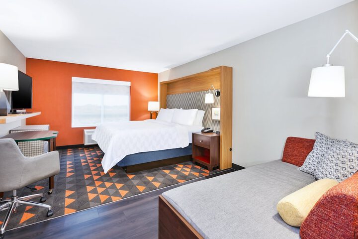 Holiday Inn & Suites Toledo Southwest - Perrysburg by IHG