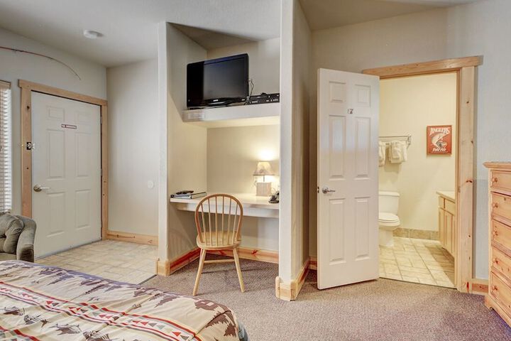 Eagle Fire Lodge & Cabins