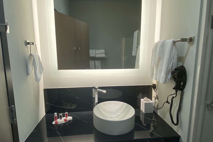 Room 27 of 51