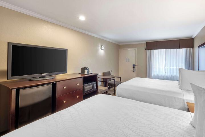 Room 54 of 79