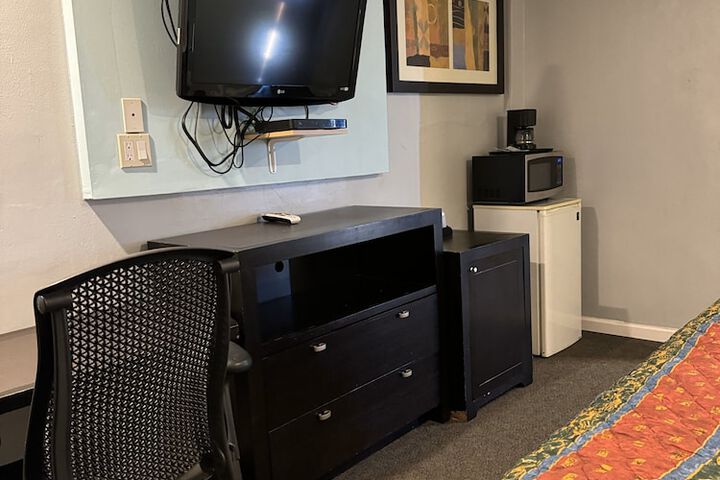 Room 19 of 37