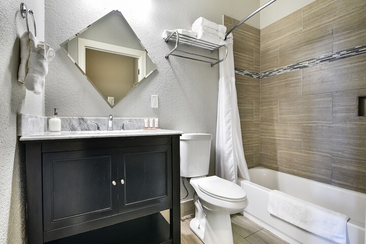 Room 14 of 32