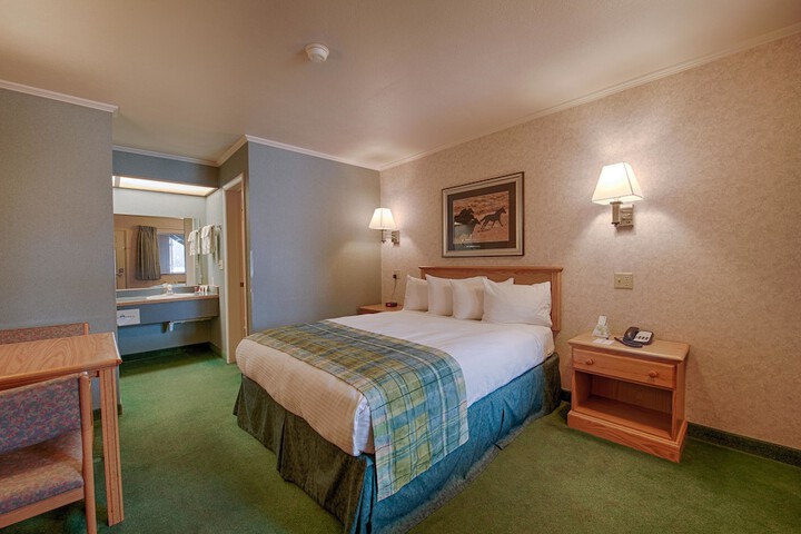 Brandin Iron Inn