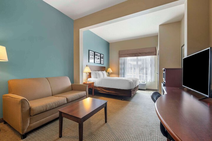 Room 33 of 46