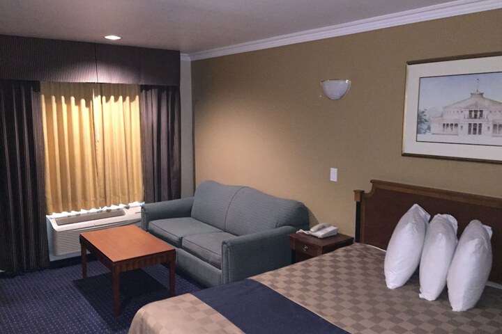 Room 14 of 66