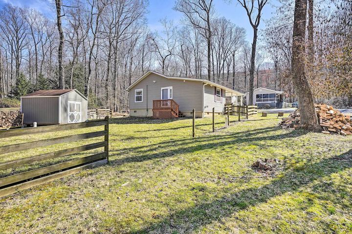 Charming Home With Yard Near Shenandoah River!