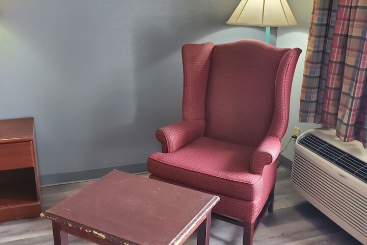 Room 16 of 28