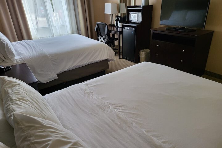 Holiday Inn Express Hotels and Suites Dayton North Tipp City by IHG