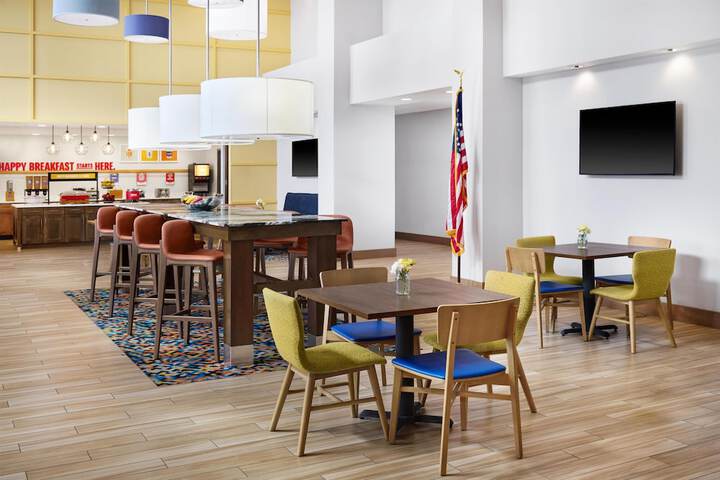 Hampton Inn & Suites Syracuse North Airport Area
