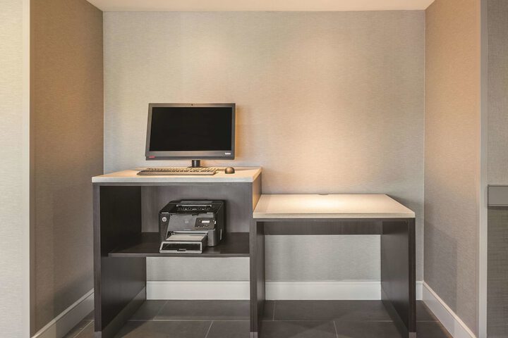 Business Center 36 of 36