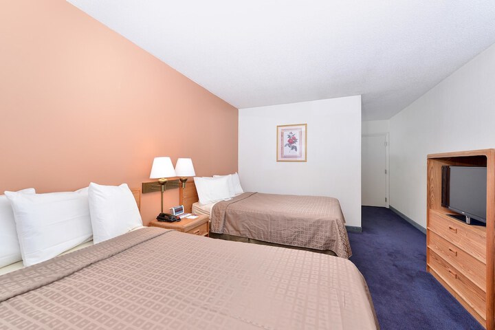 Room 8 of 16