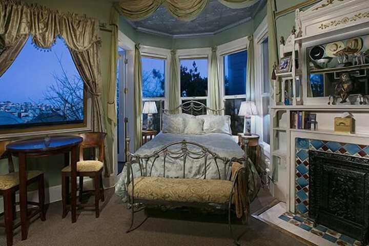 Room 10 of 35