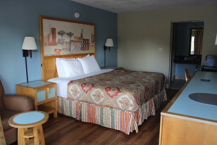 Room 28 of 34